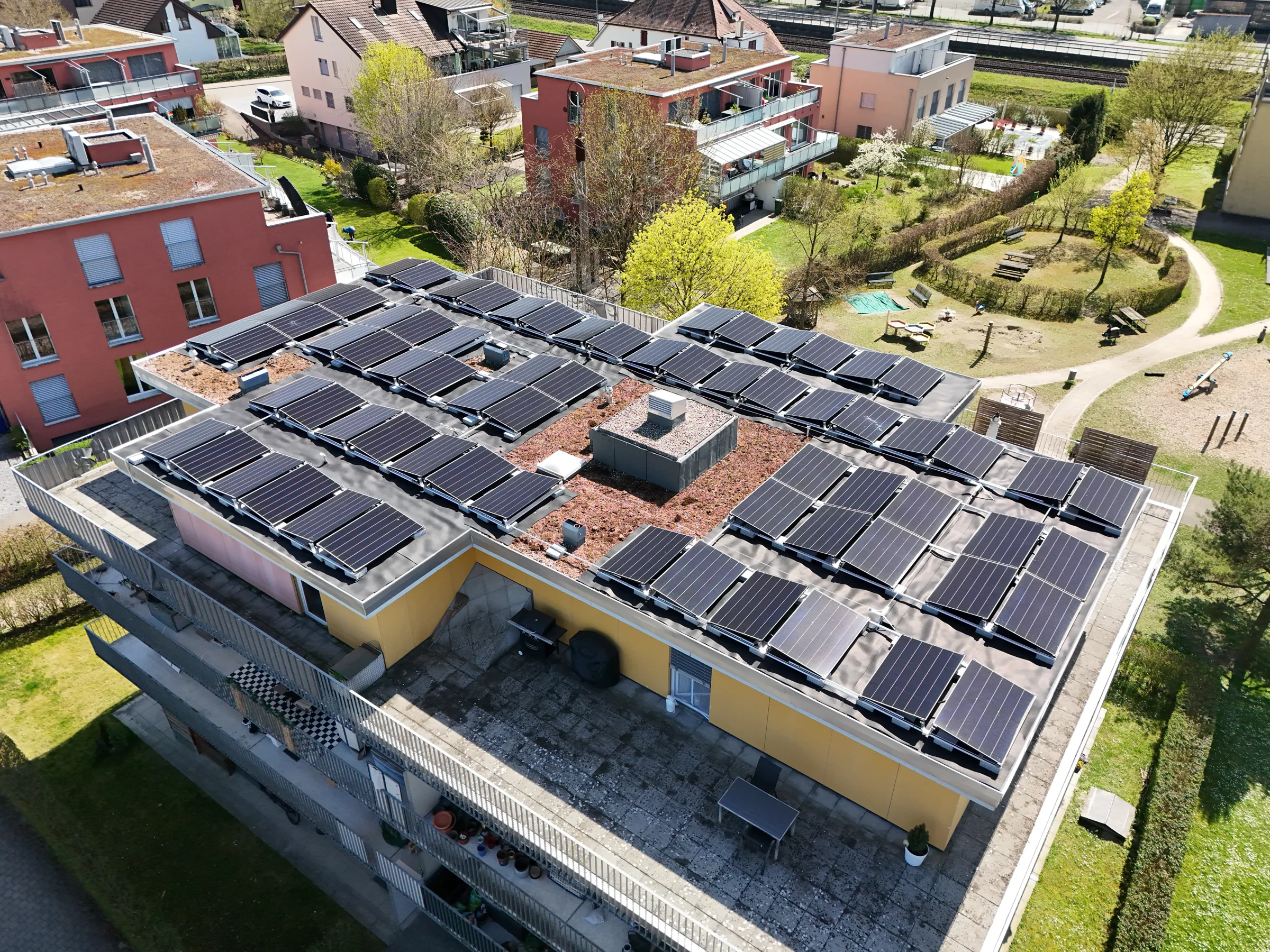 Solaranlage Im Oberen Gern Winterthur, 118 kWp, MFH-Cluster mit ZEV, installiert von Solar 360 2026