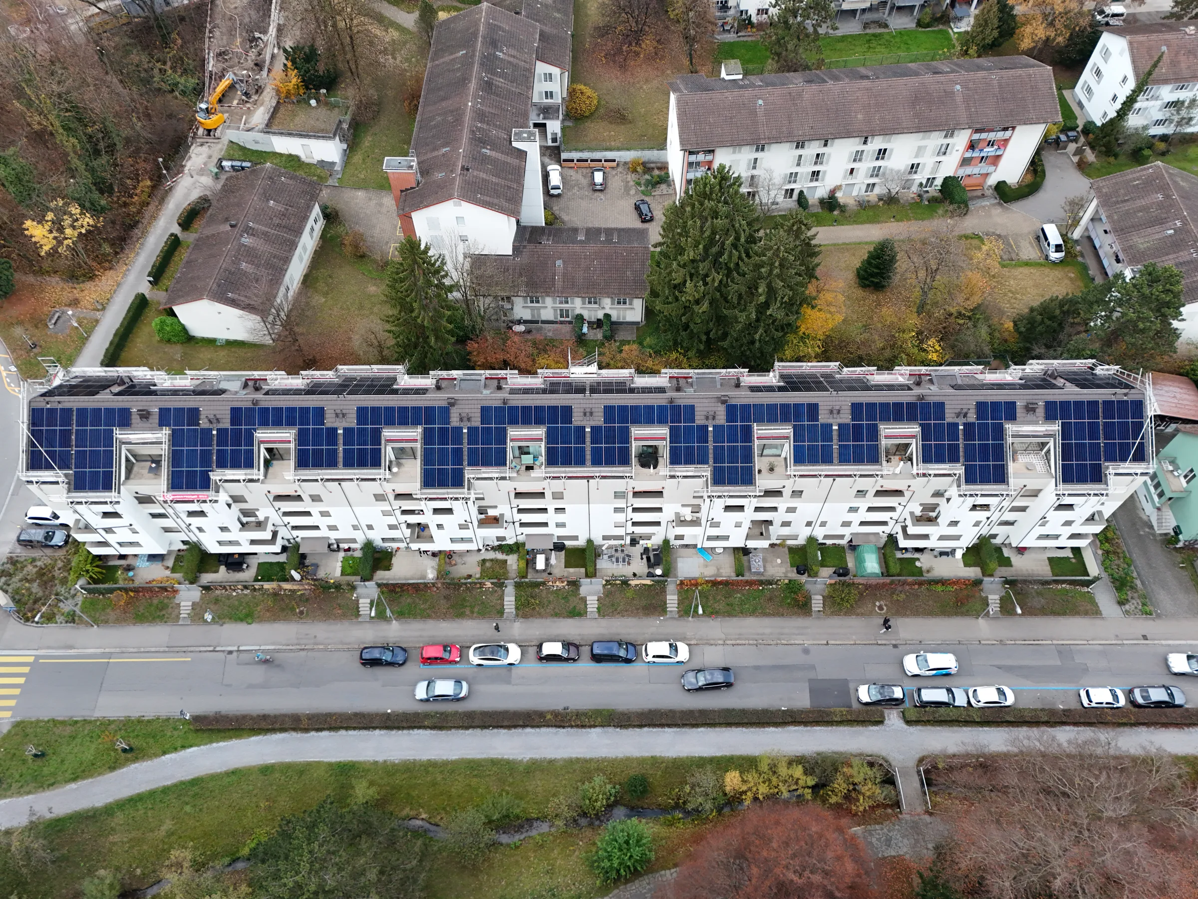 Solaranlage Weisshau Zürich, 141 kWp, Mehrfamilienhaus als virtueller ZEV, installiert von Solar 360 2025