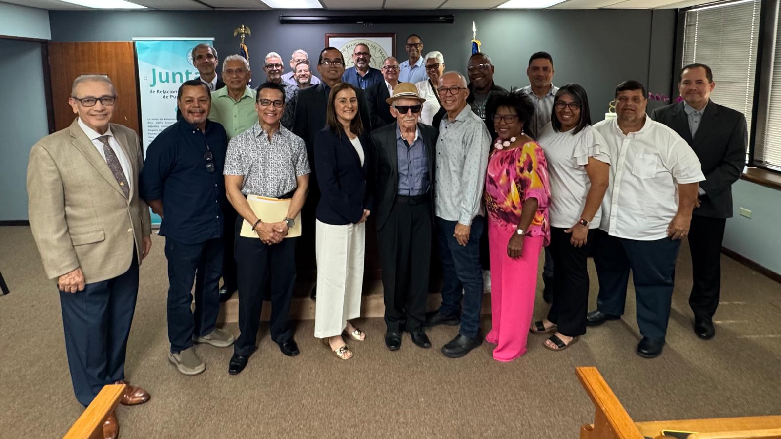 Foto grupal actividad reconocimiento Federico Torres Montalvo