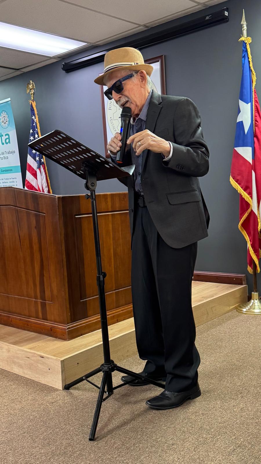  Federico Torres Montalvo Foto habla en el podio