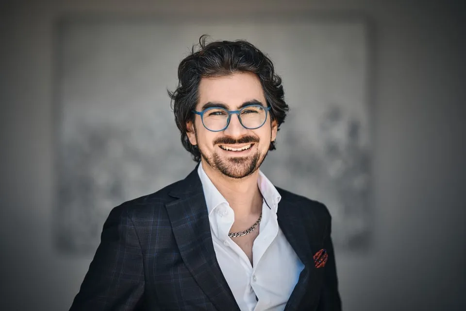 Brian Miller Smiling | human Connection Speaker and Founder of Clarity Up Consulting