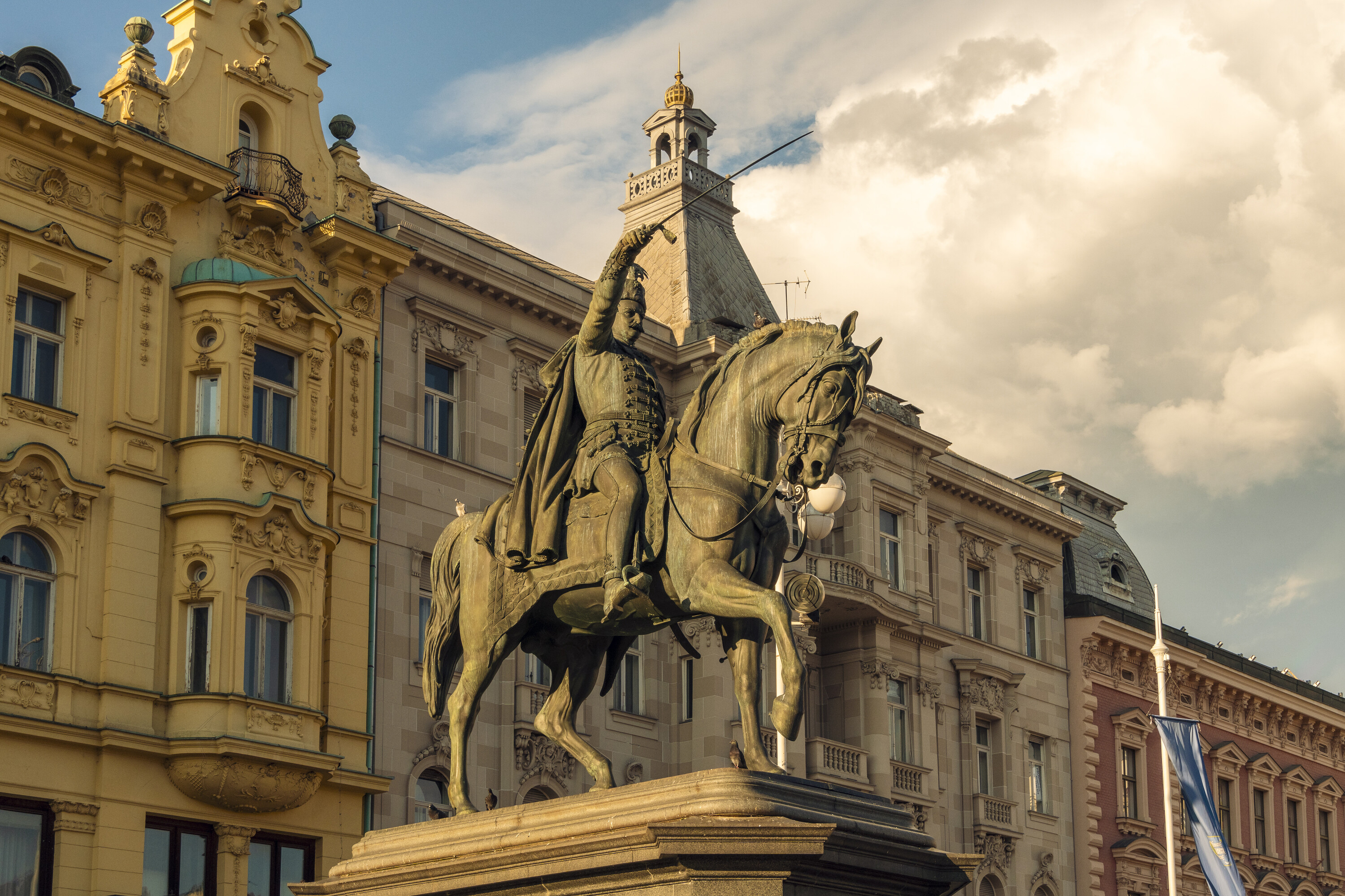 Best of Zagreb: The story of the Ban Jelačić statue