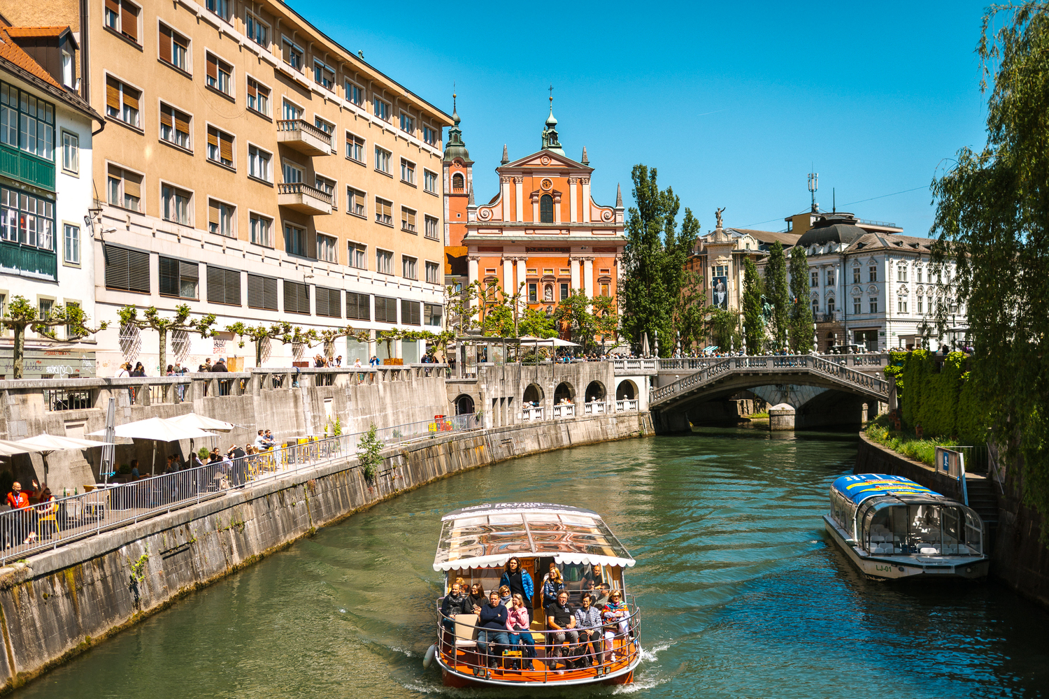 Discover the charming water canals of Ljubljana, featuring picturesque bridges and scenic views that highlight the city’s unique blend of history and modern beauty.