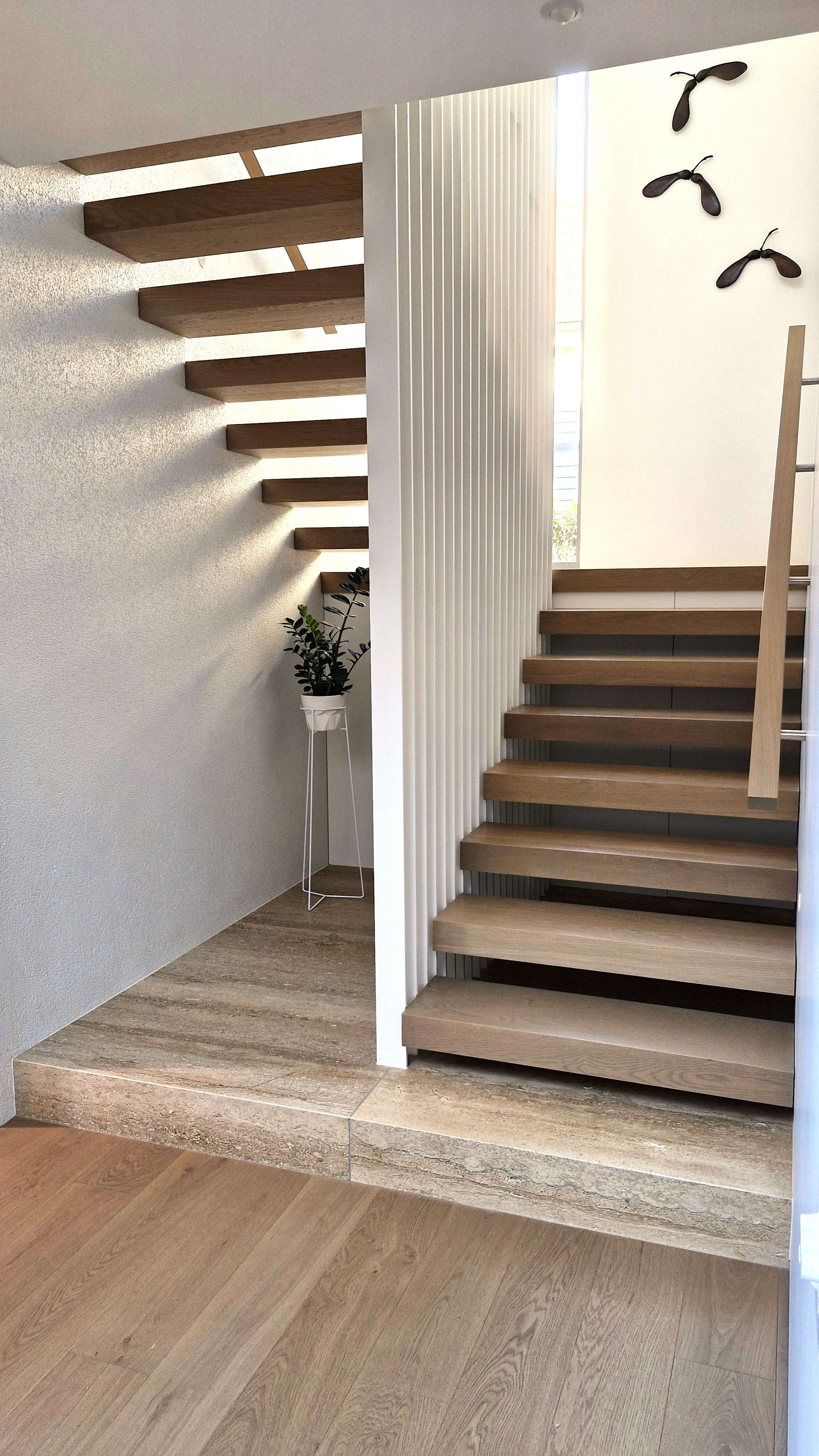 Cantilever floating stair
