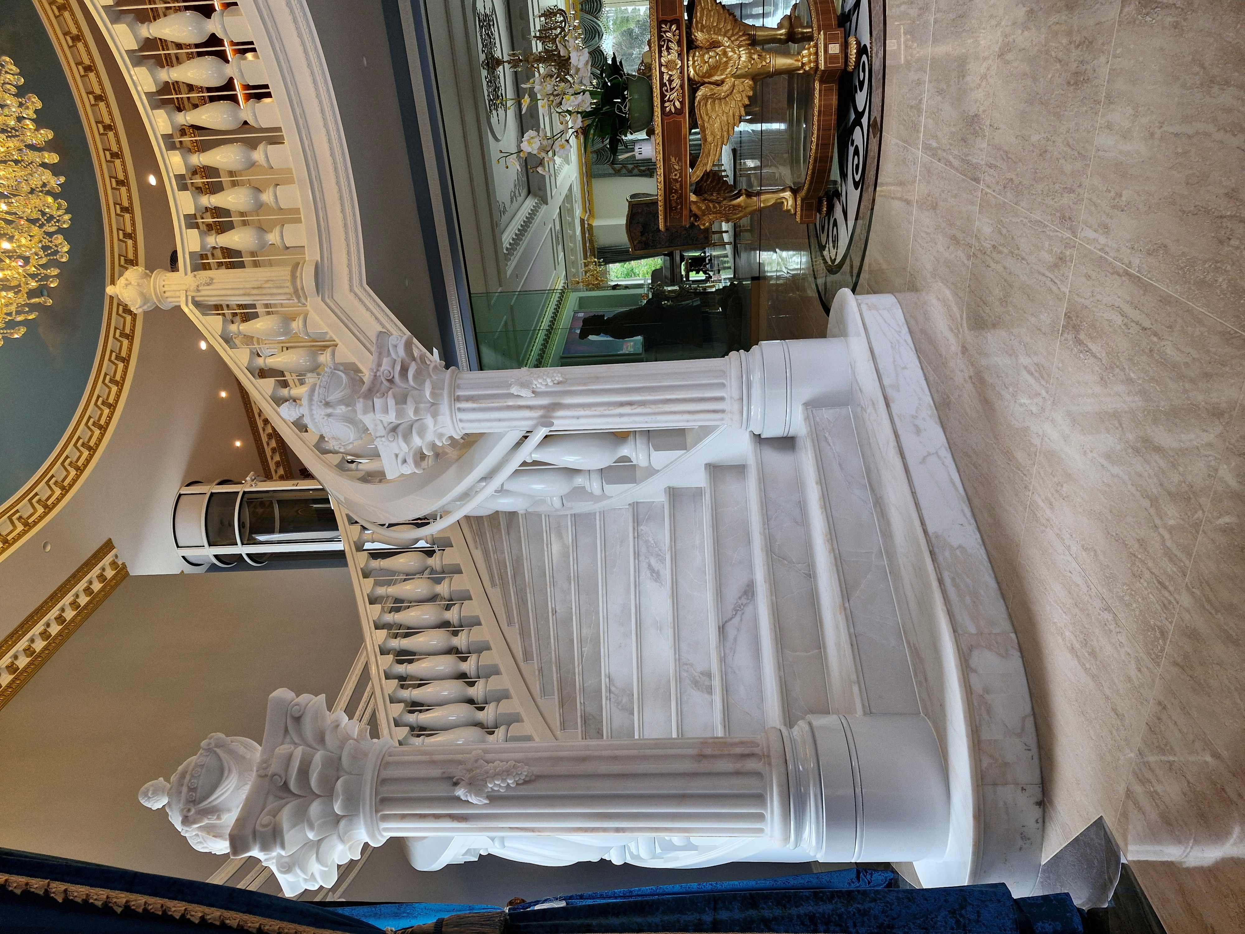 Curved feature staircase