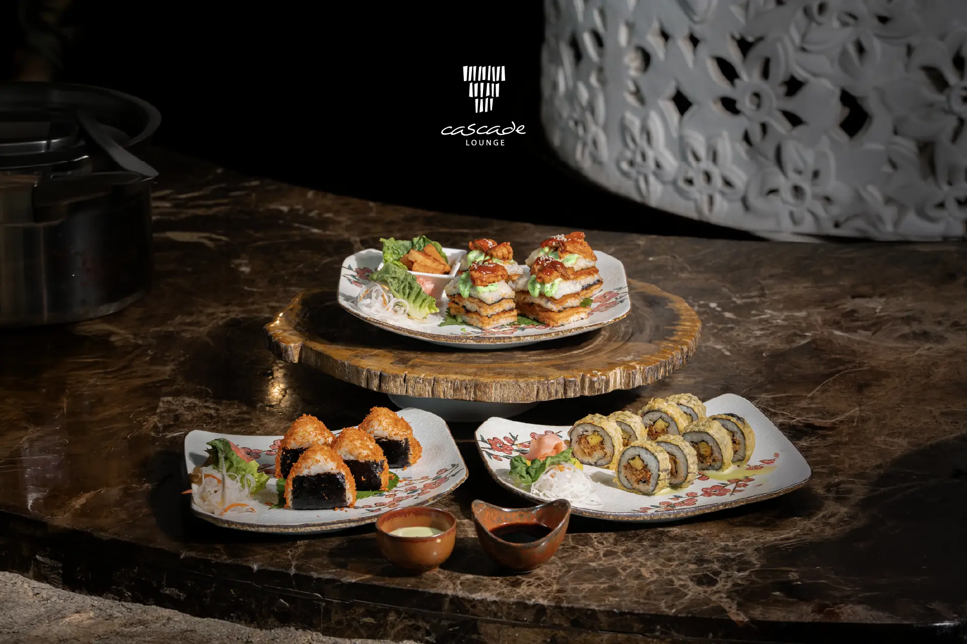 Assorted Korean-style kimbab with vegetable, bulgogi, kimchi, tuna, and chicken fillings served at Cascade Lounge, Hotel Mulia Senayan Jakarta.