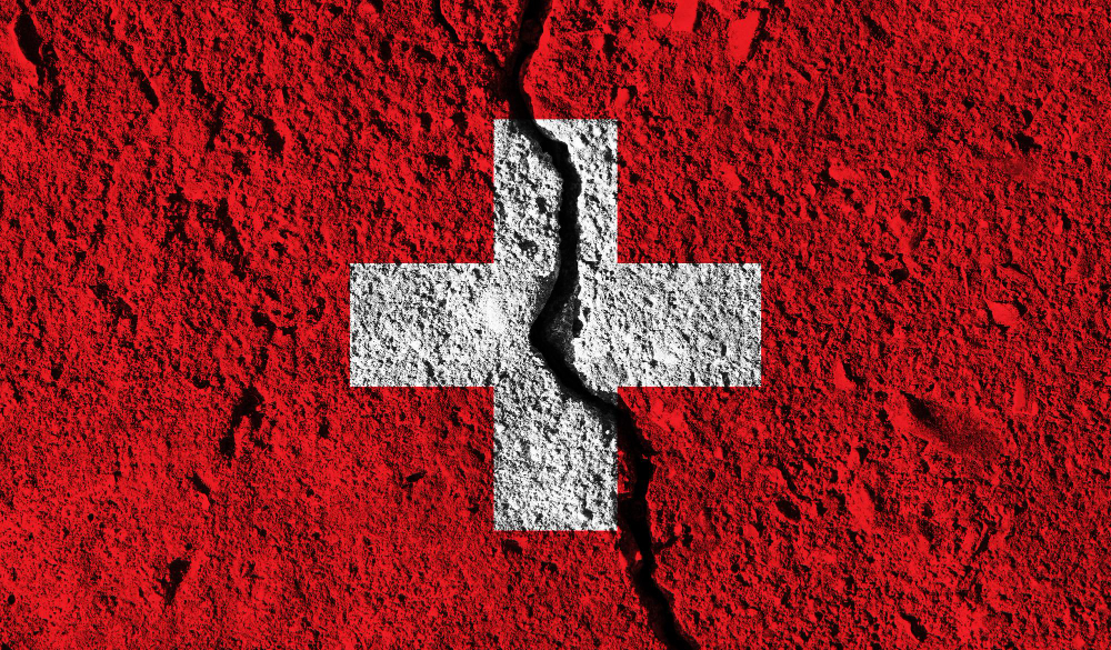 Strategické zastavenie alebo systémové ťažkosti? Komplexná analýza ústupu skupiny YOUPLUS z trhu a jeho dopad na Slovensko