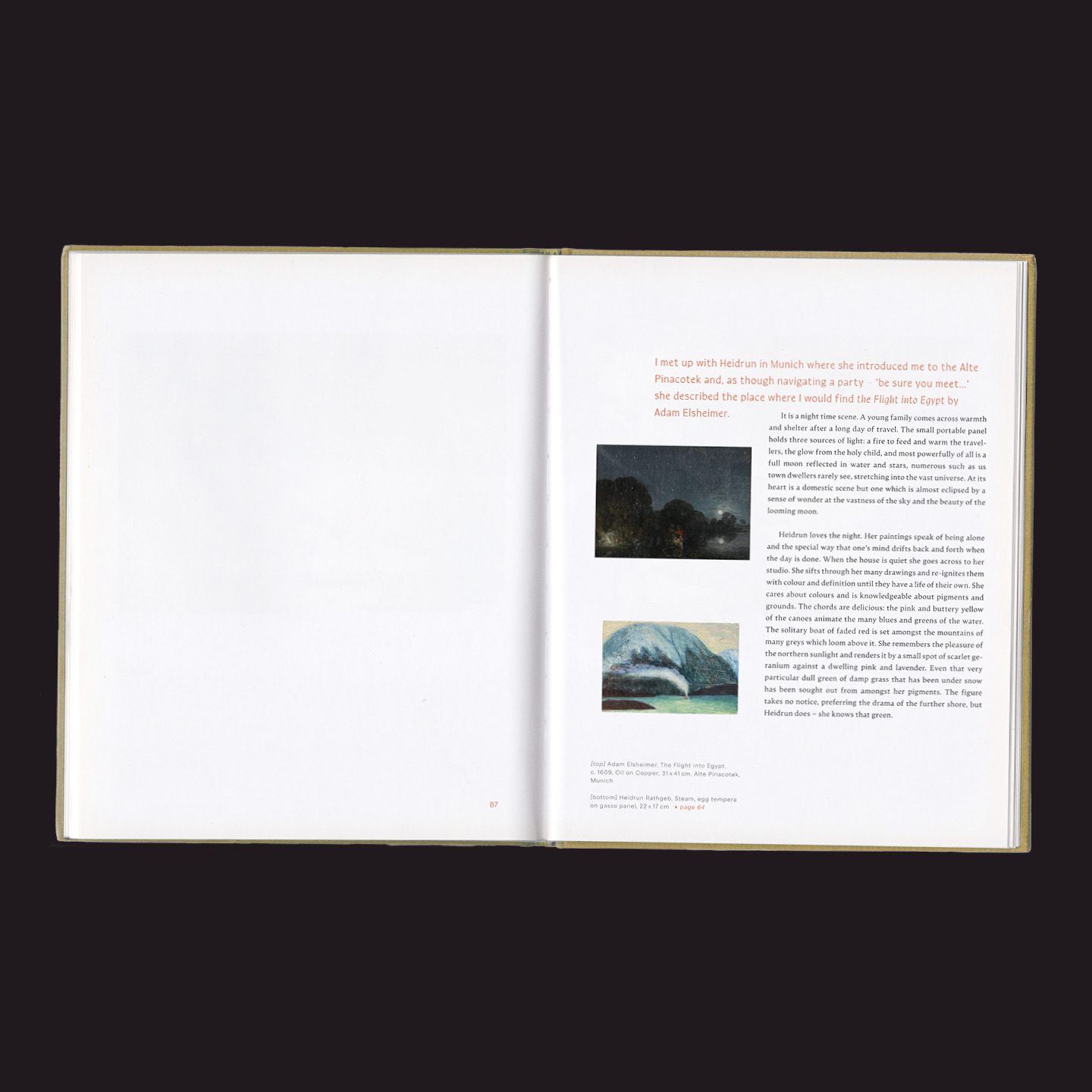 Geöffnete Buchseite mit Text und zwei kleinen Kunstabbildungen auf der rechten Seite vor schwarzem Hintergrund.
