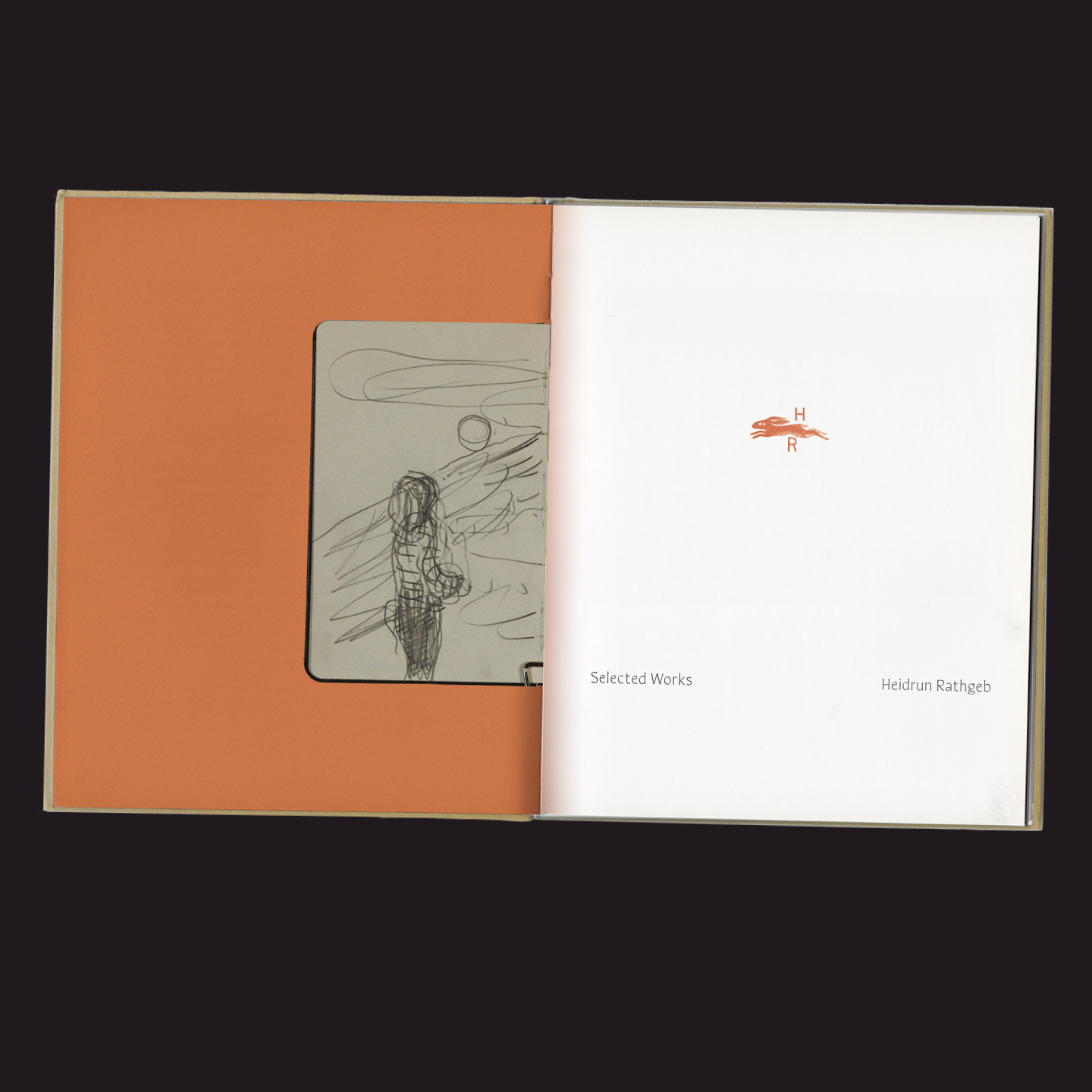 Offenes Buch mit einer braunen Seite links, die einen Rahmen mit einer Skizze einer stehenden Figur zeigt, und einer weißen Seite rechts mit dem Text 'Selected Works' und 'Heidrun Rathgeb' sowie einem kleinen roten Hasensymbol.