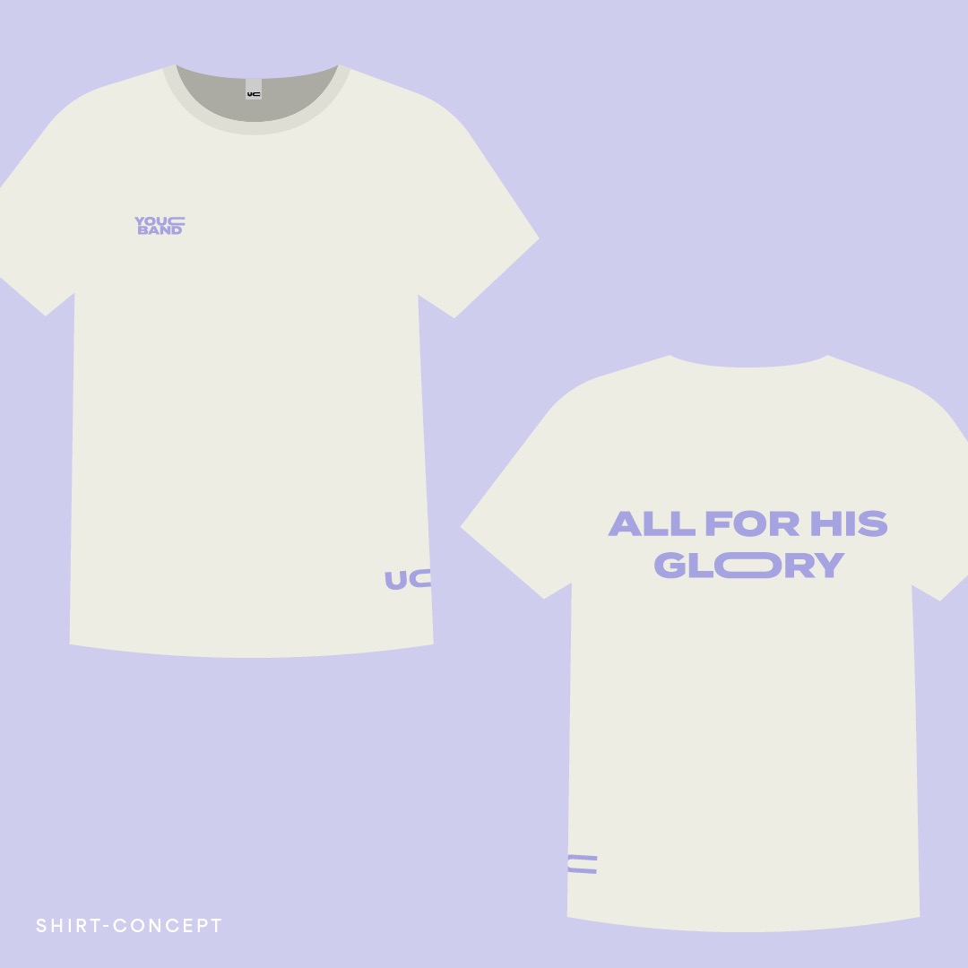 Weisses T-Shirt mit lila Aufdruck, vorne links 'YOUC BAND', hinten mittig 'ALL FOR HIS GLORY'.