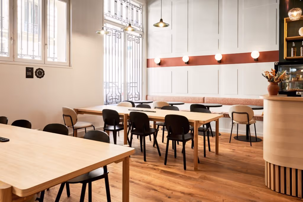 Grandes tables en bois éco-responsables