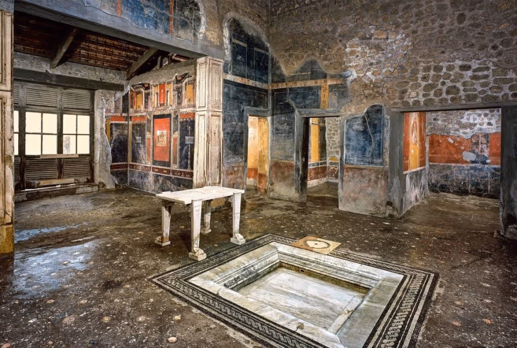 Maison de Marcus Lucretius Fronto à Pompéi, tablinum au centre