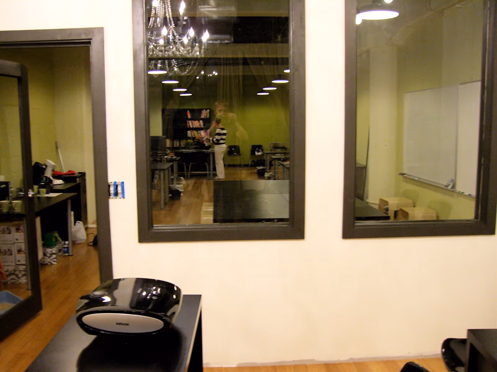 Espace de coworking à 20 postes.