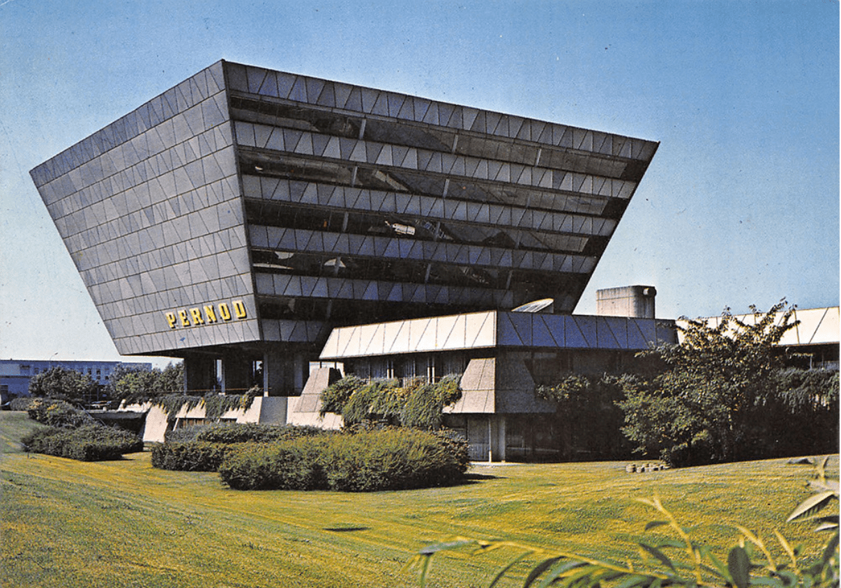 Bâtiment en forme de pyramide inversée