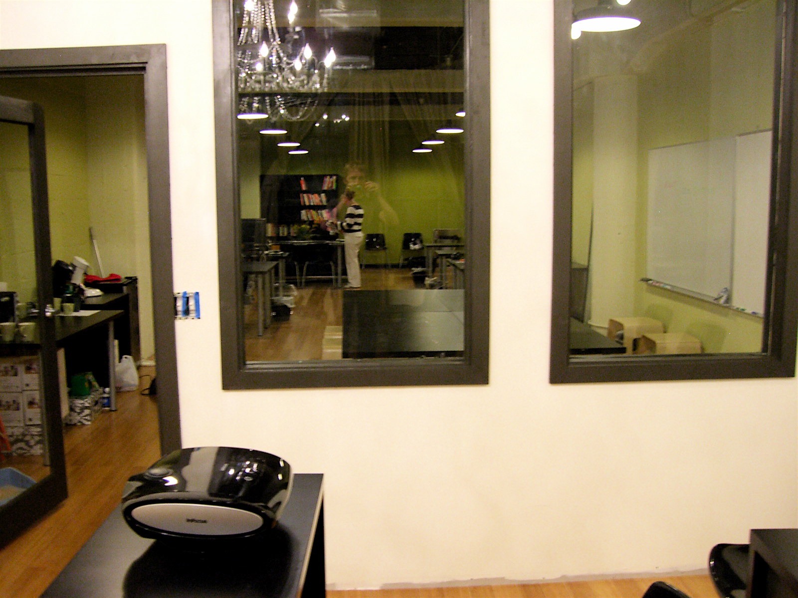 Espace de coworking à 20 postes.