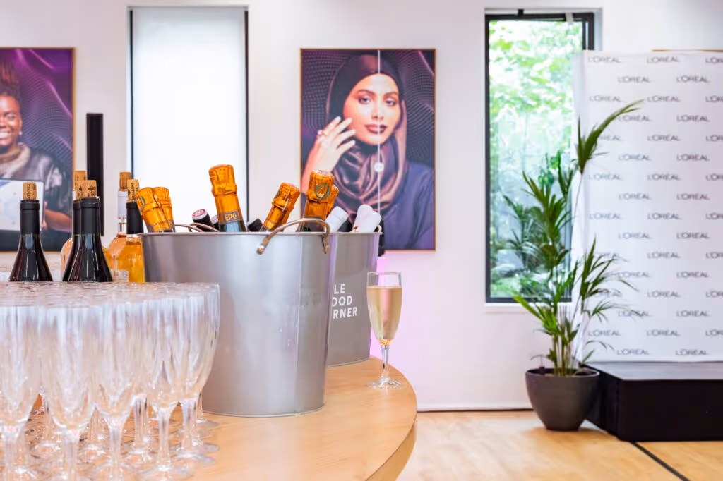Un stand nourriture et boissons à la Summer party de L’Oréal, prestataire le Food Corner