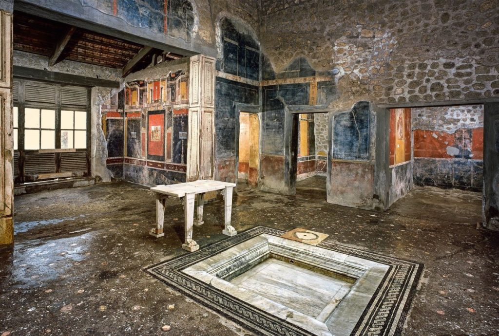 Maison de Marcus Lucretius Fronto à Pompéi, tablinum au centre