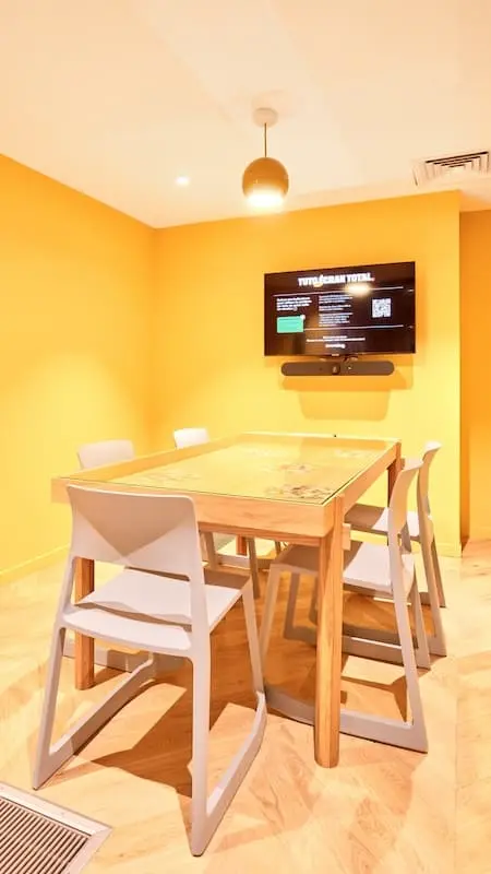 Salle de réunion Nakagin du coworking Morning