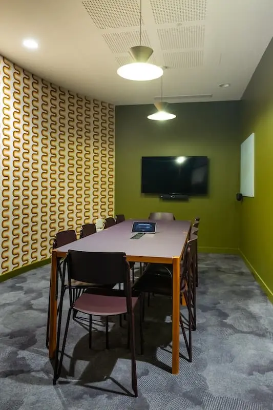 Salle de réunion Karamazov du coworking Morning