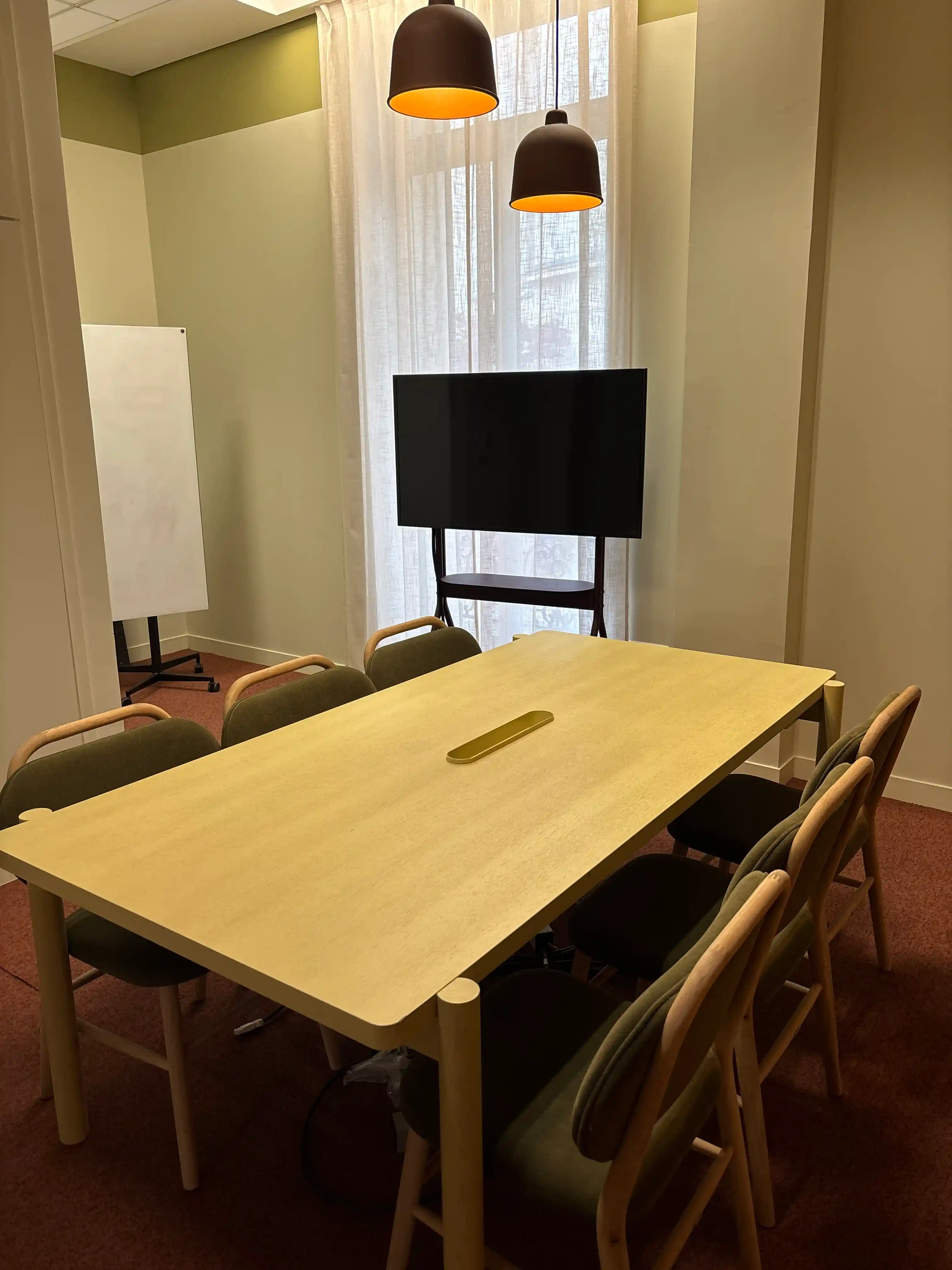 Salle de réunion Jeune Grecque du coworking Morning