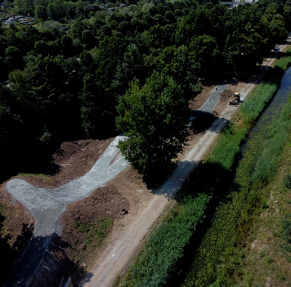 Droneview on a starthill in front of two dirtlines and little forest