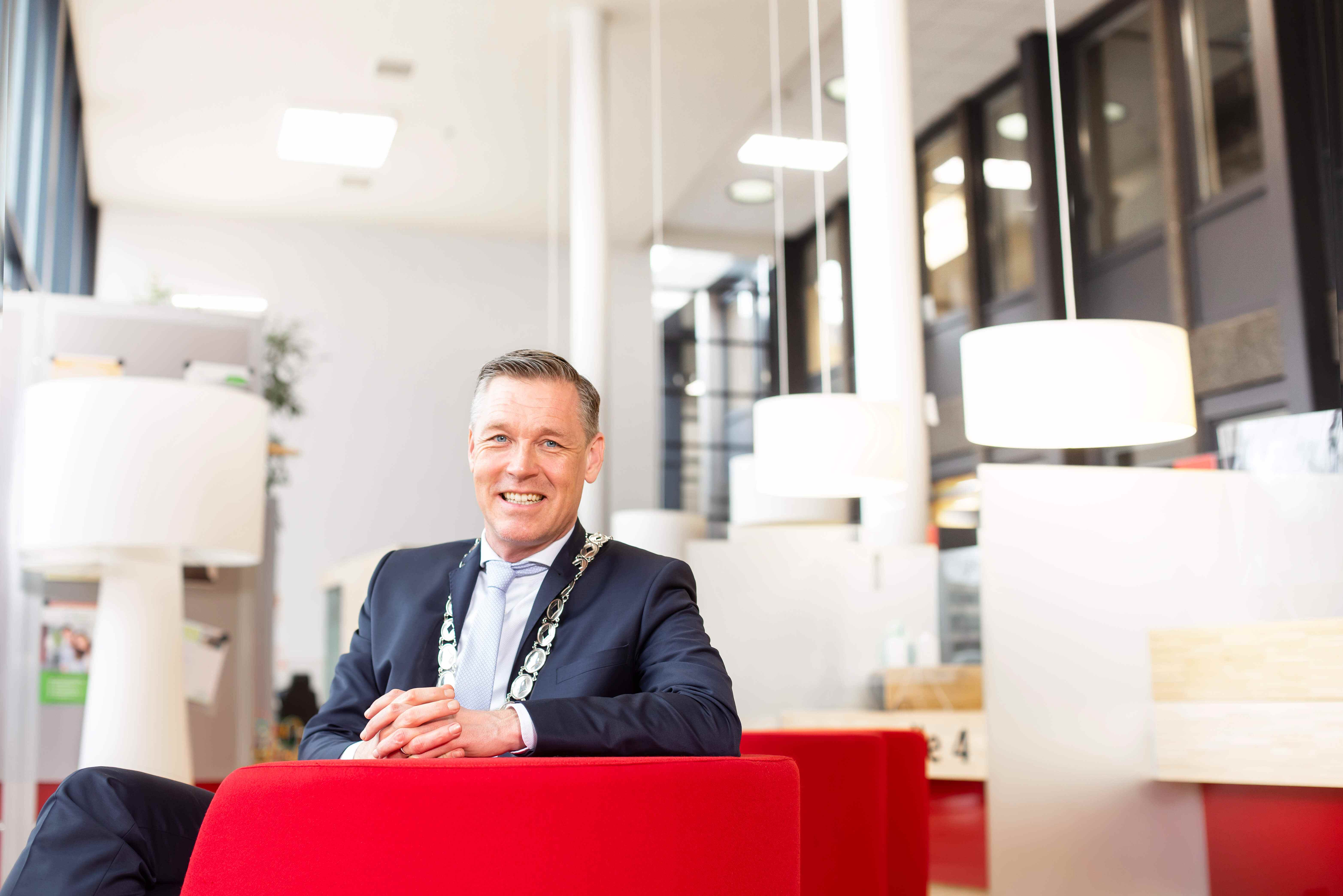 Burgemeester van Twenterand Hans Broekhuizen