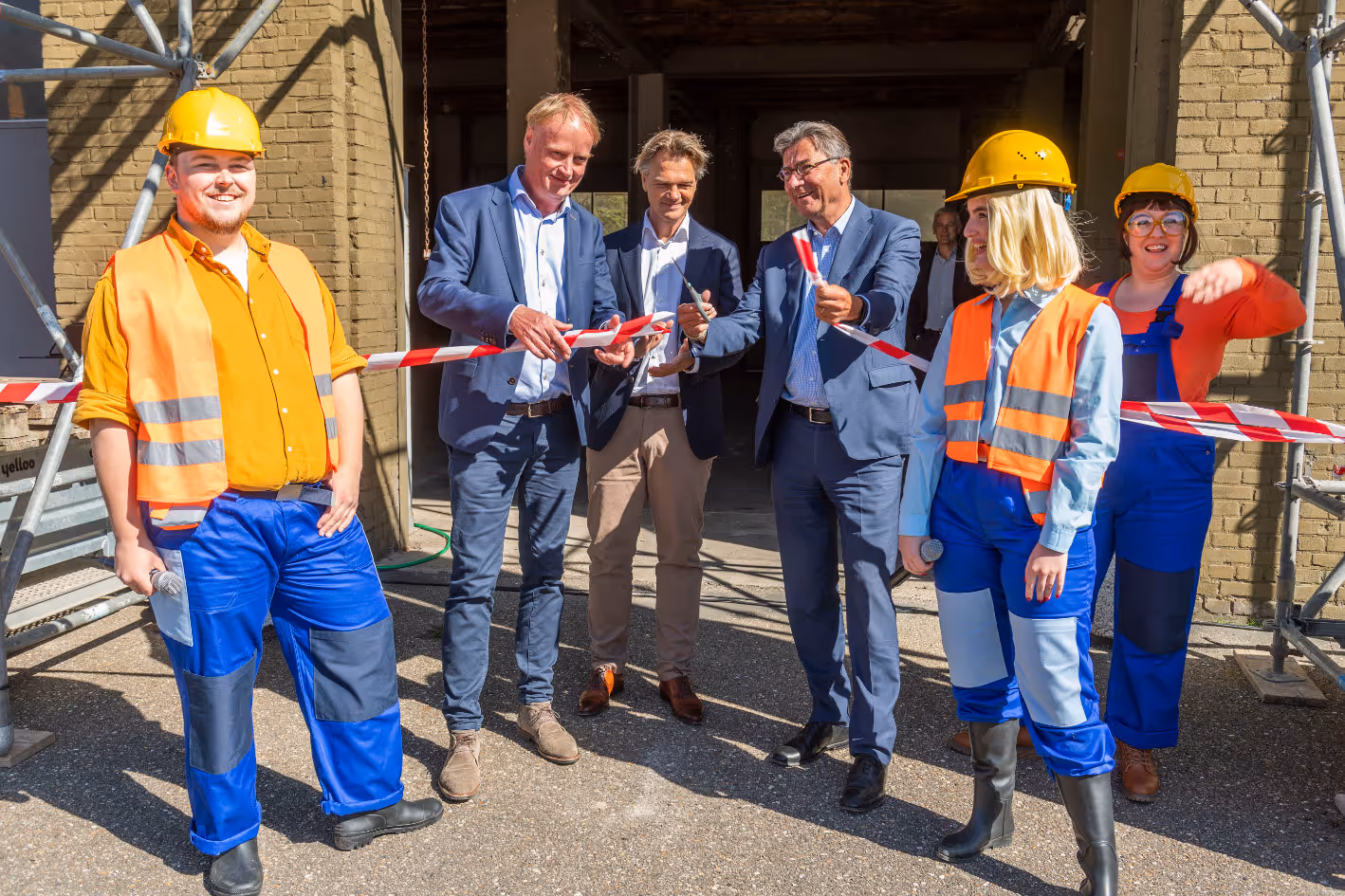 Maxime Verhagen opent themapark over de bouw voor kinderen