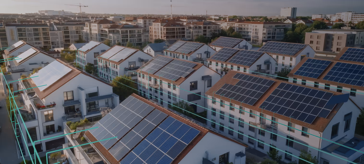 Mieterstrom: Mehrfamilienhaus mit Solaranlagen auf dem Dach