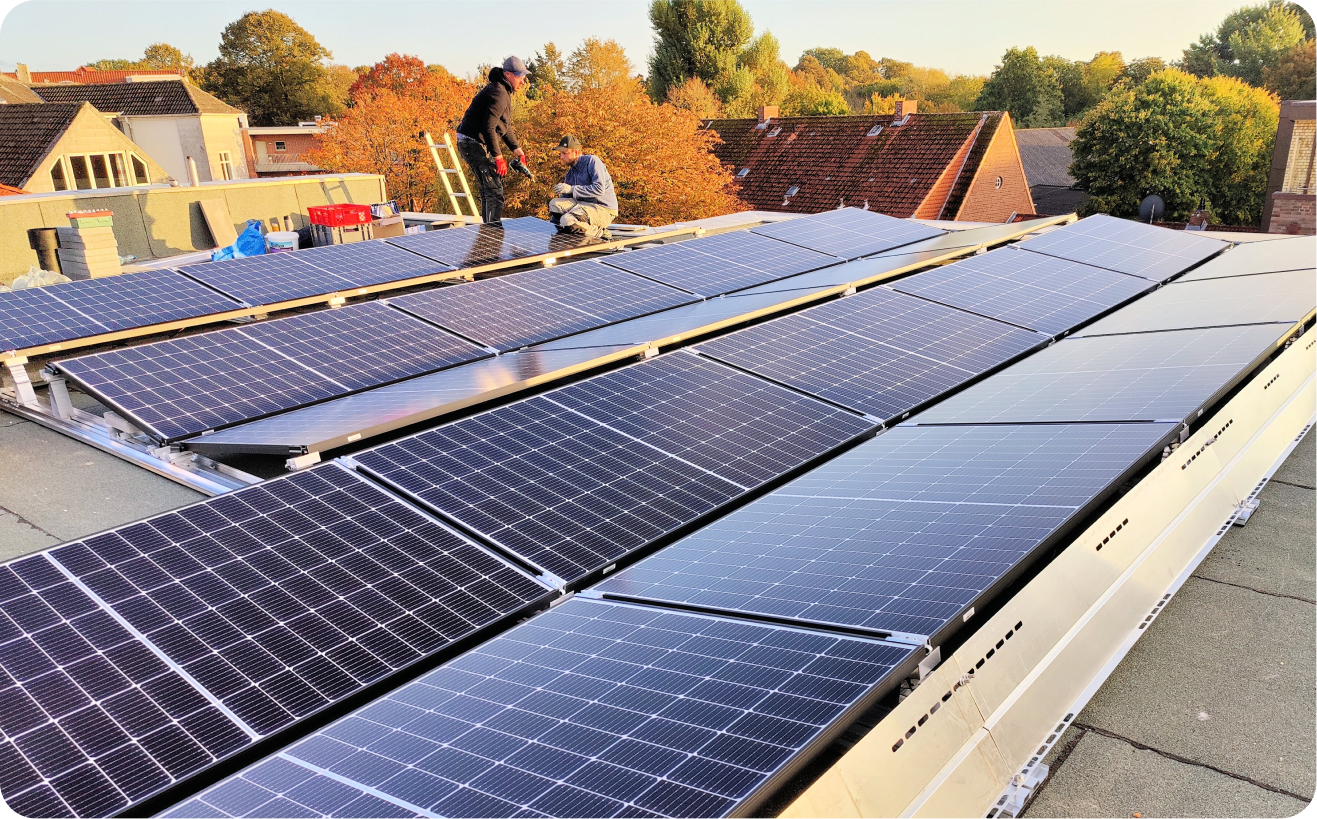 PV-Anlagen auf dem Gebäudedach im Mieterstromprojekt der Energiegenossenschaft BürgerEnergie Nord (BEN) mit metergrid - Projektbericht