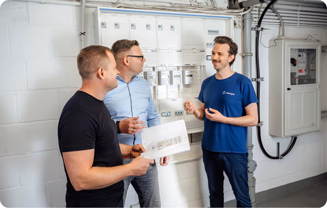 Projektbericht Mieterstrom Mönchengladbach: Gruppenbild (Partner von Hager, Zander Elektrotechnik und Alan Atzberger von metergrid