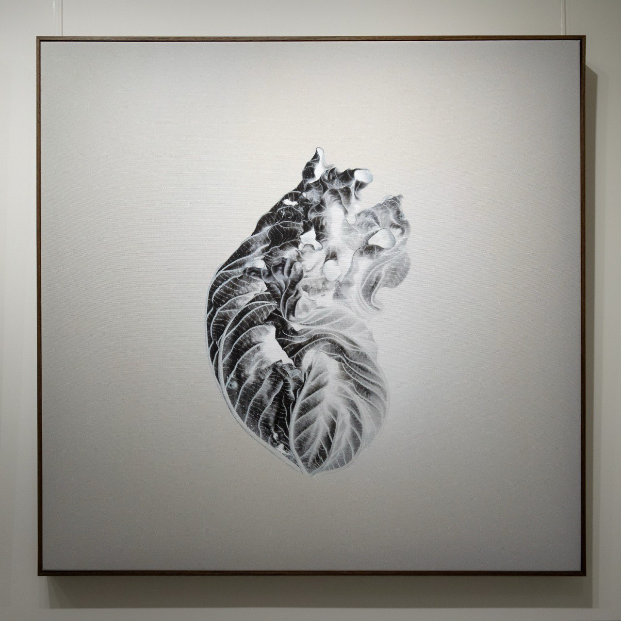 «Corazón de Guarumo 02», obra de Walterio Iraheta. Impresión de alta definición sobre lienzo de algodón, 100 x 100 cm.