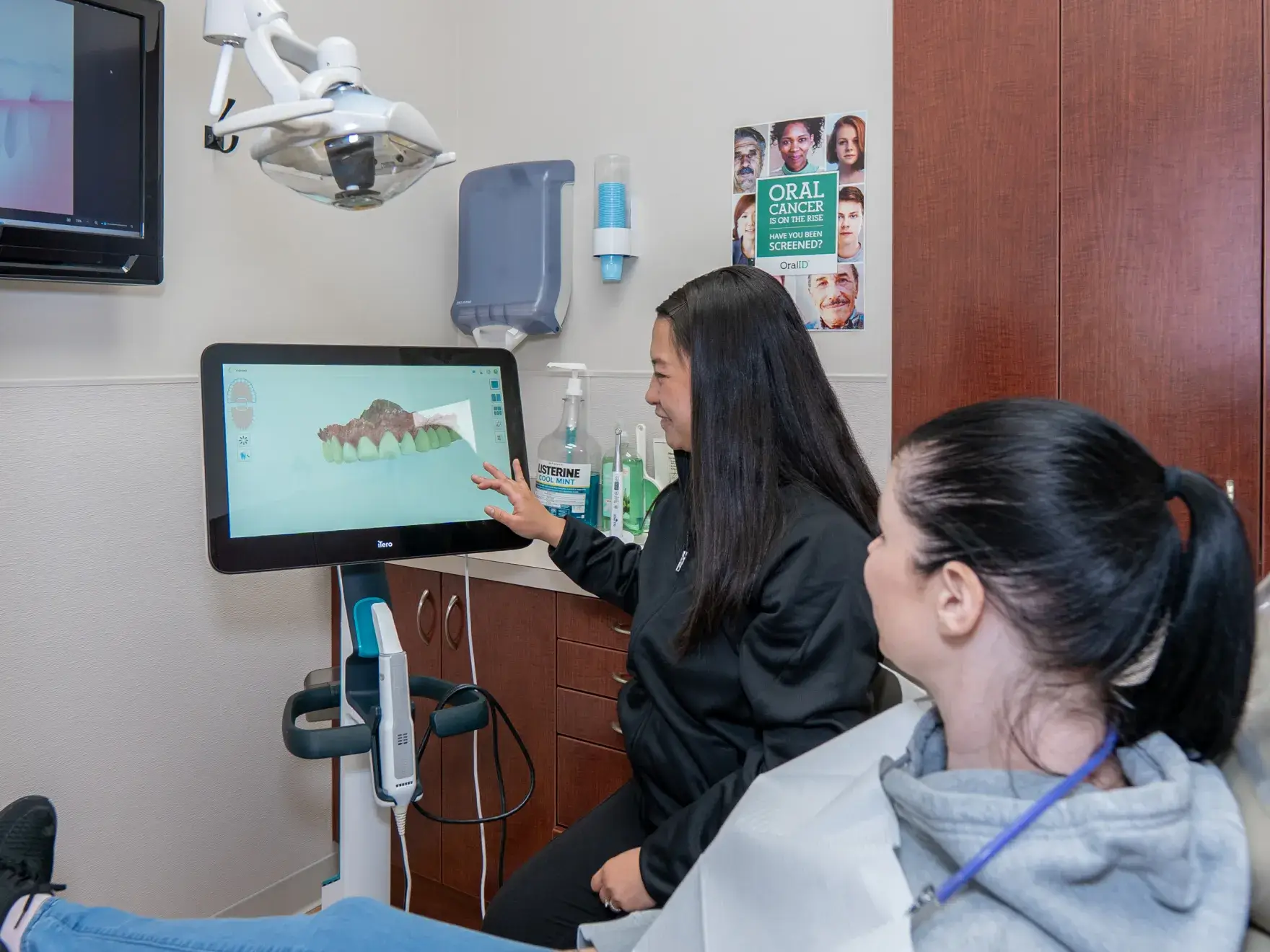 Dr. Phung showing 3D image to patient