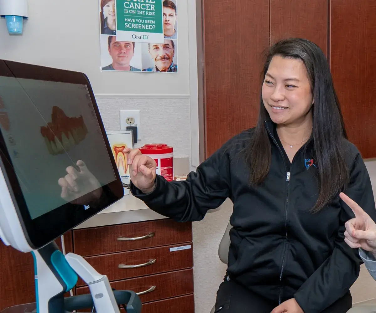 Dr. Phung showing 3D image