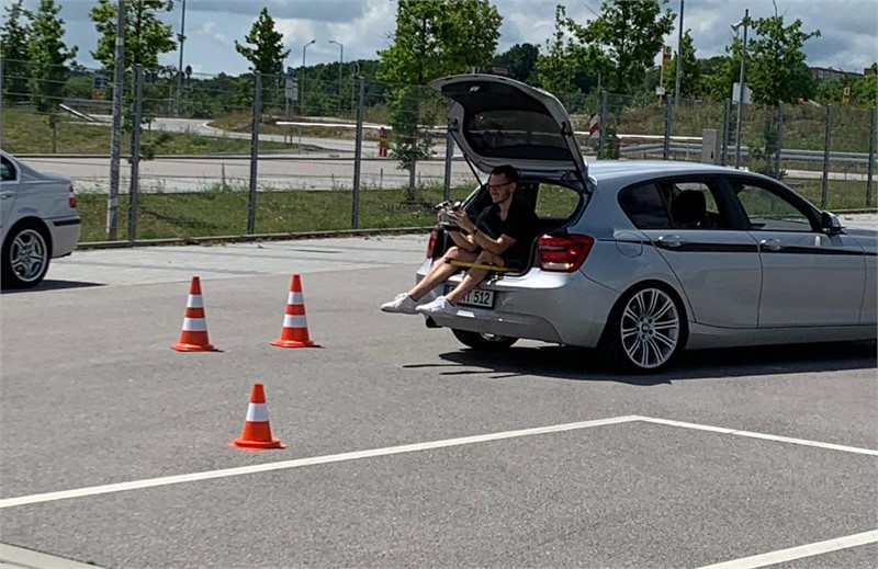 Provisional test setup in the lab - the embedded system serves as the brain of the self-driving system.