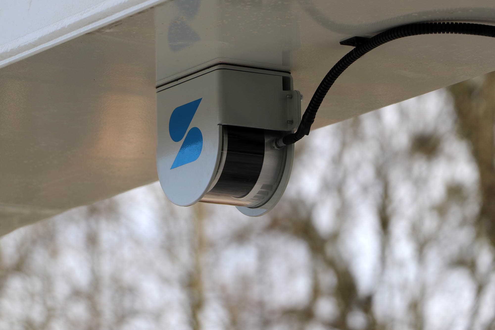 The construction site is automatically surveyed by laser and camera sensors.