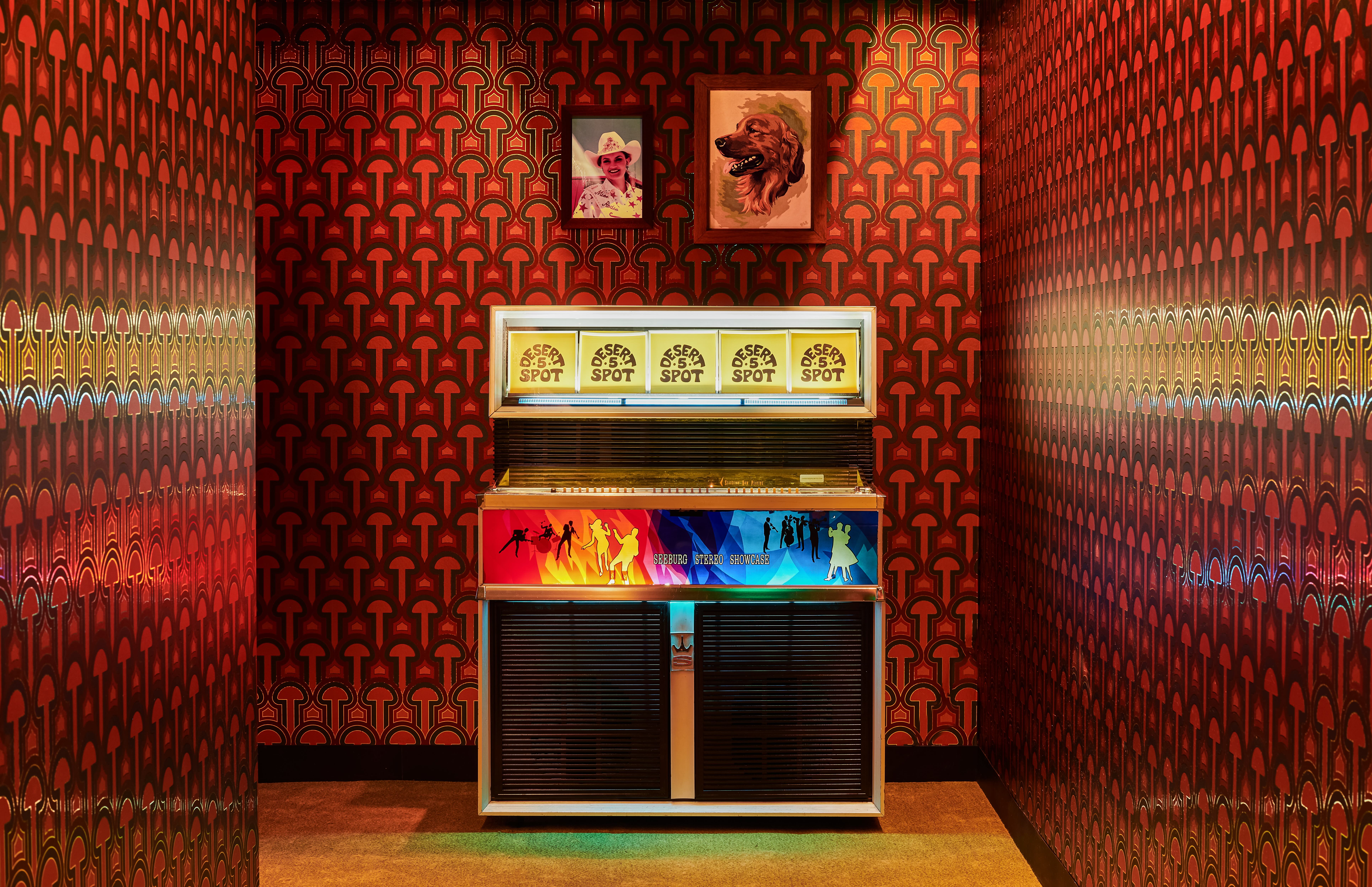 LA Entry hallway with jukebox