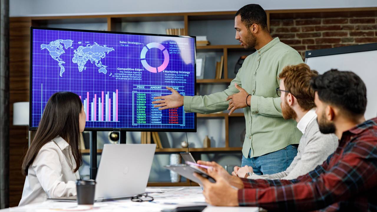 What Is the Difference Between Dashboards and Data Storytelling?