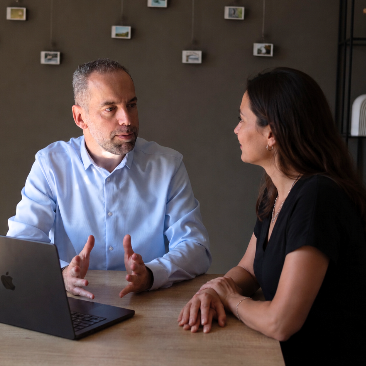 Maxime Mario, fondateur de Challenge Accepté, en atelier client
