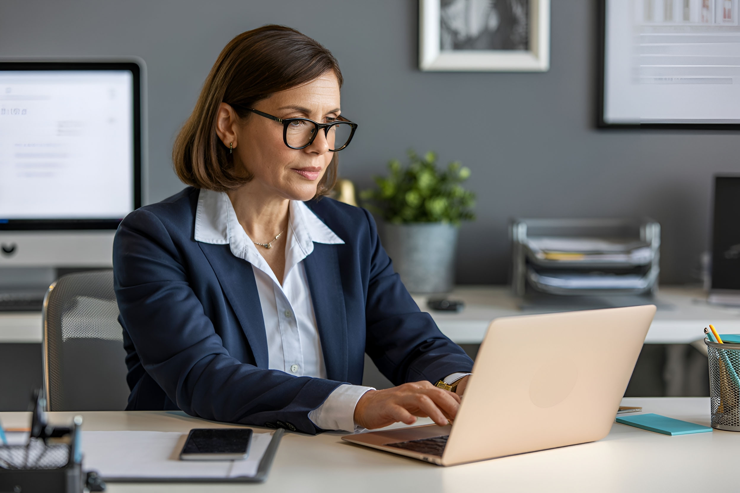 Fazer um checklist de documentos de frota terceirizada ajuda a organizar a gestão. Crédito: MD. Shamim Akondo / Shutterstock.com