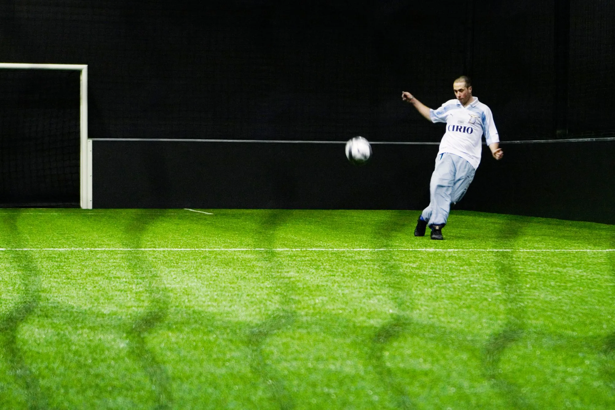 Foot five joueur qui tire