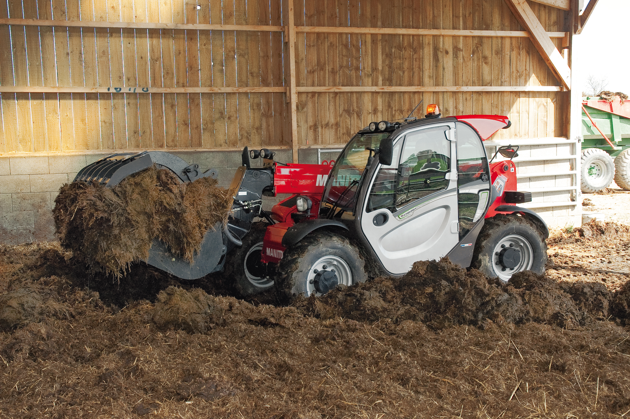 Guide to Choosing the Right Telehandler for South African Farming
