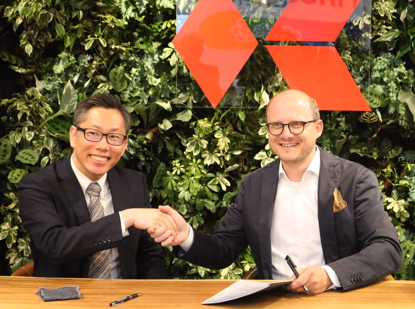 Mitsubishi partners with the STORM-Group in the development of a Dual Fuel Methanol/Diesel Retrofit Kit for the Mitsubishi Marine Engine.