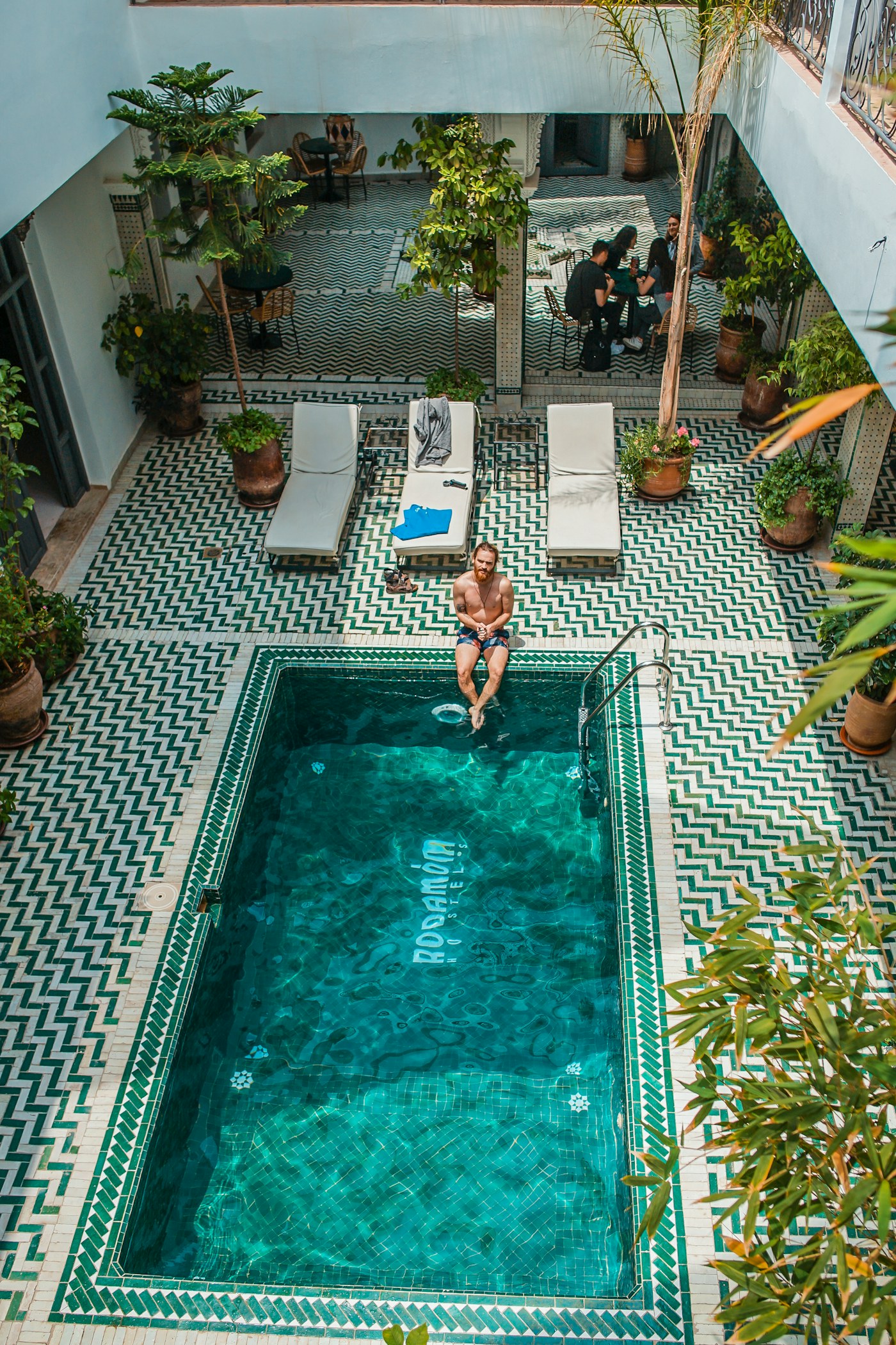 Piscine en fin de journée
