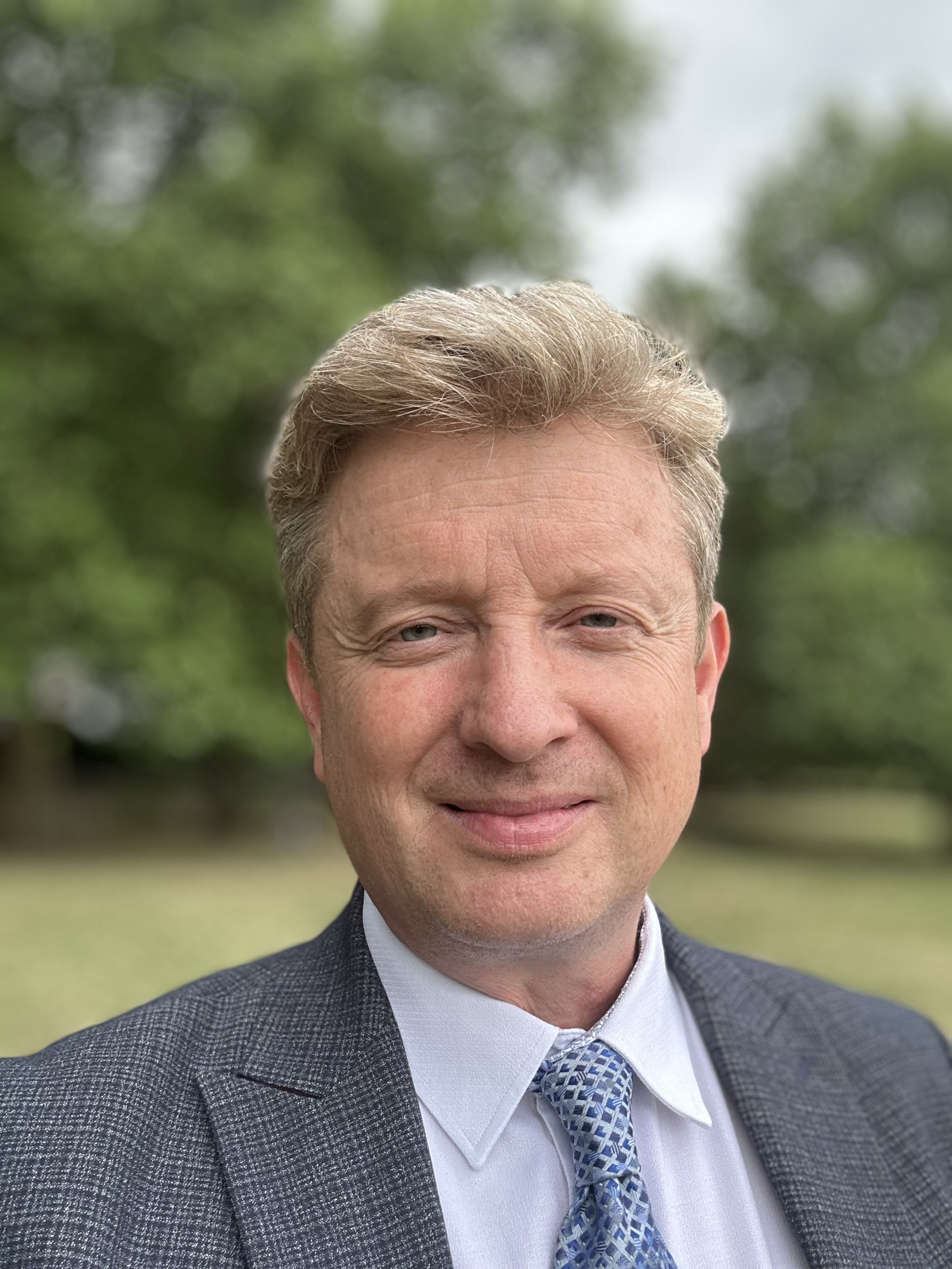 A head and shoulders photograph of Glen Whitehead