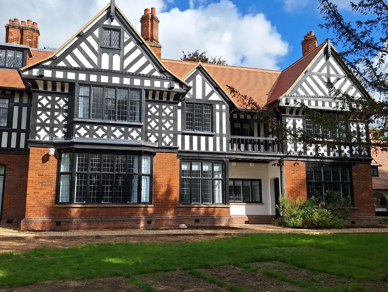 Madingley Road frontage