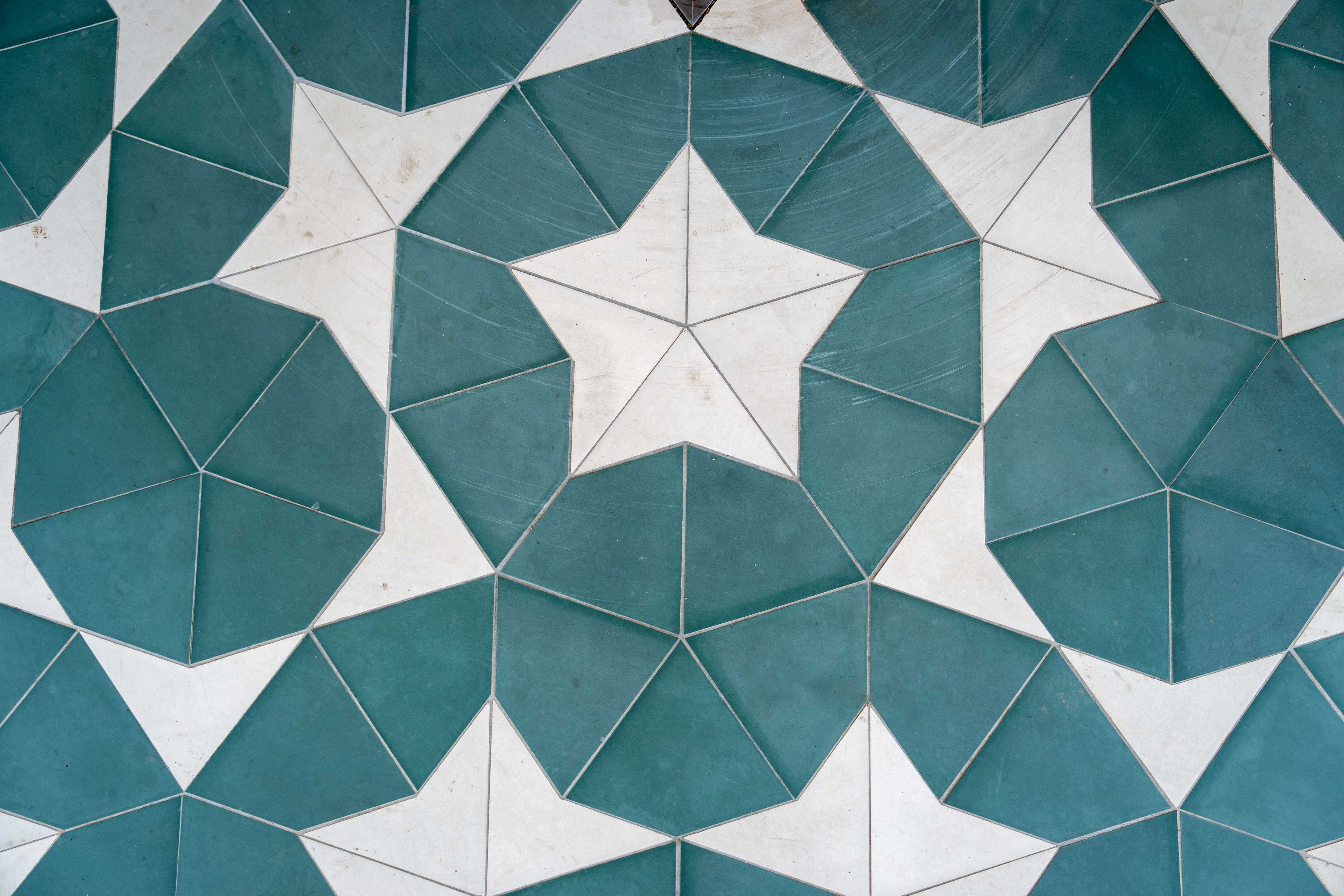 Example of Penrose tiling in teal and white