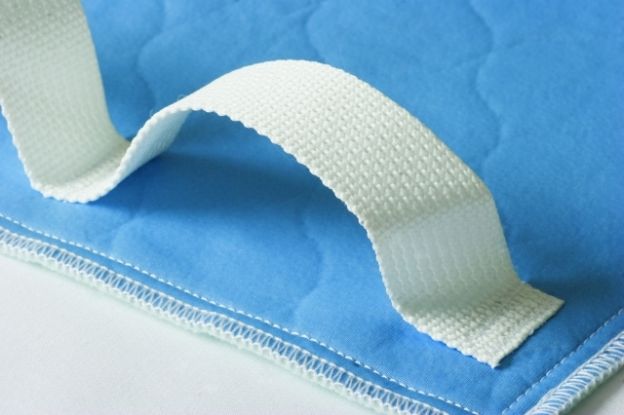 Inkontinenzunterlage mit Griff 85x90 blau/weiss