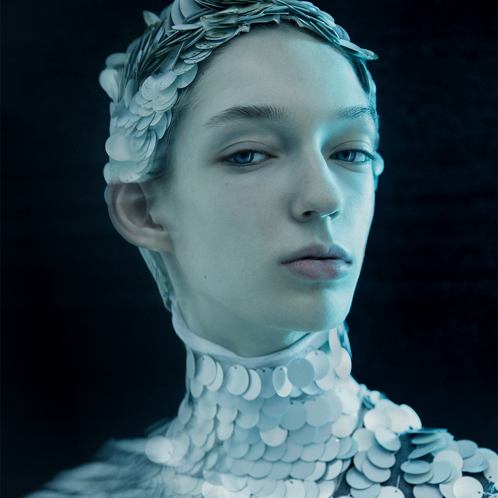 Midjourney prompt for complex portrait photography, showcasing unique textures, detail attention, and composition techniques.