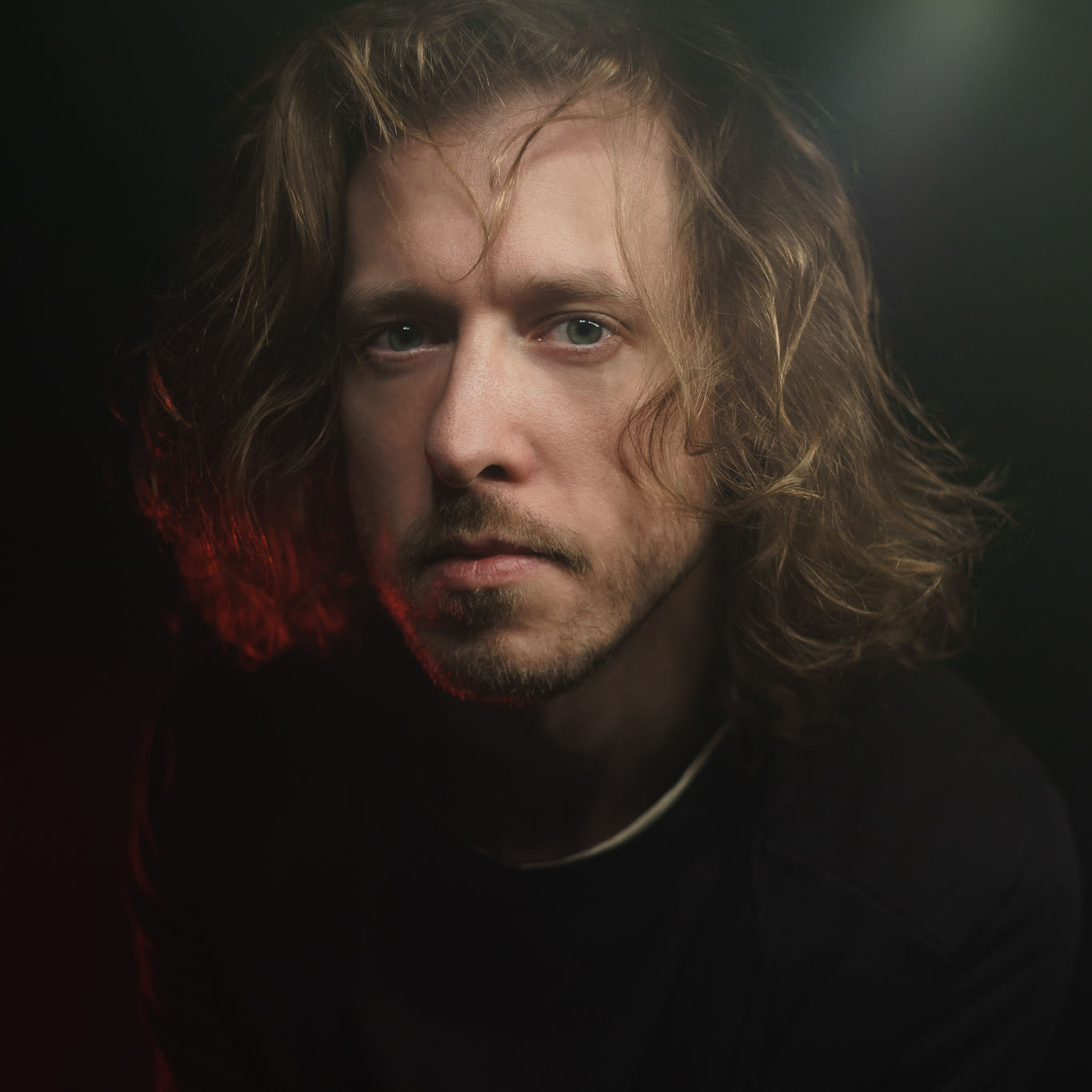 Midjourney prompt engineering techniques for portrait photography, featuring lighting control and composition strategies.