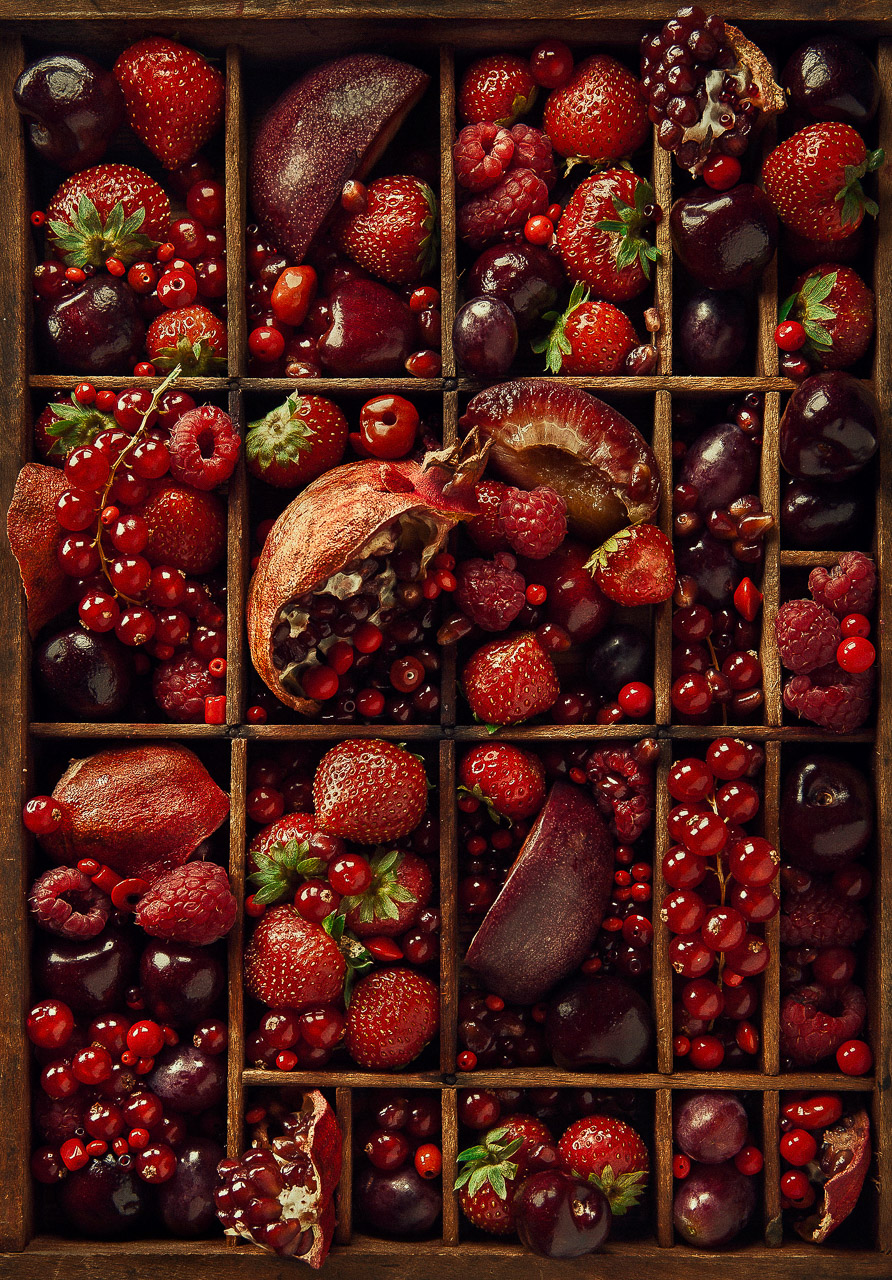 Midjourney prompt for still-life photography, exploring image blending techniques, artistic style integration, and character creation in fruit composition.